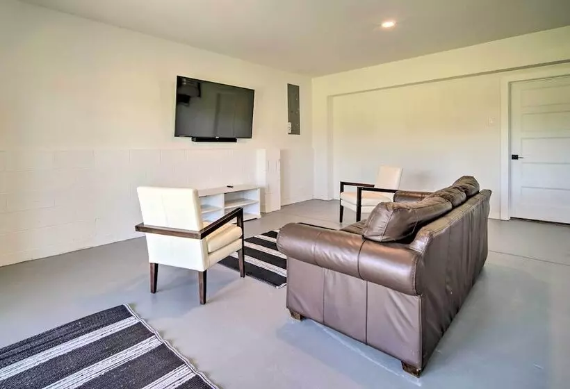 Gorgeous Newly Built Home: Golf Course View!