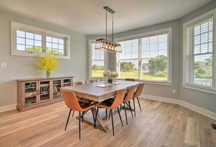 Gorgeous Newly Built Home: Golf Course View!