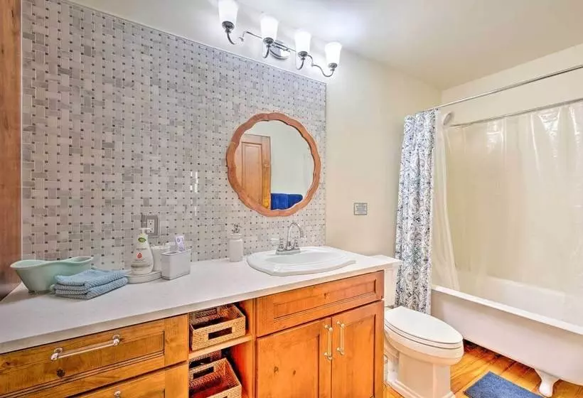Historic Victorian Home In Downtown Idaho Springs!