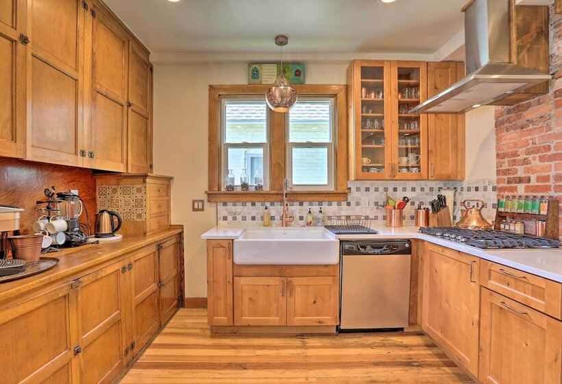 Historic Victorian Home In Downtown Idaho Springs!