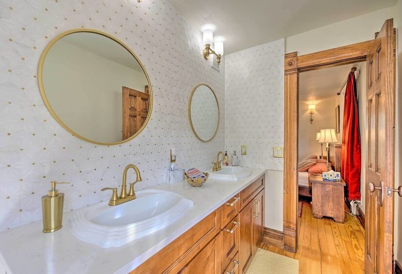 Historic Victorian Home In Downtown Idaho Springs!