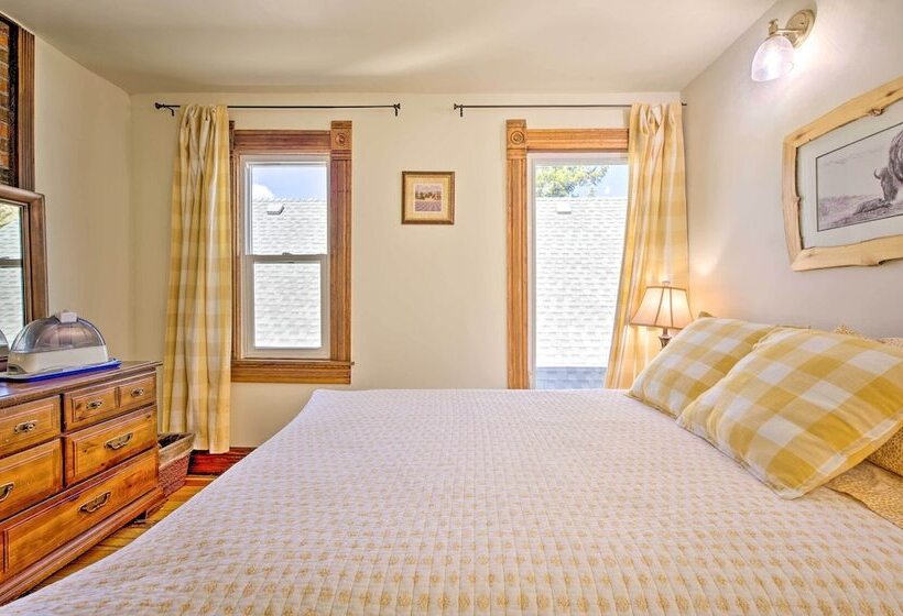 Historic Victorian Home In Downtown Idaho Springs!