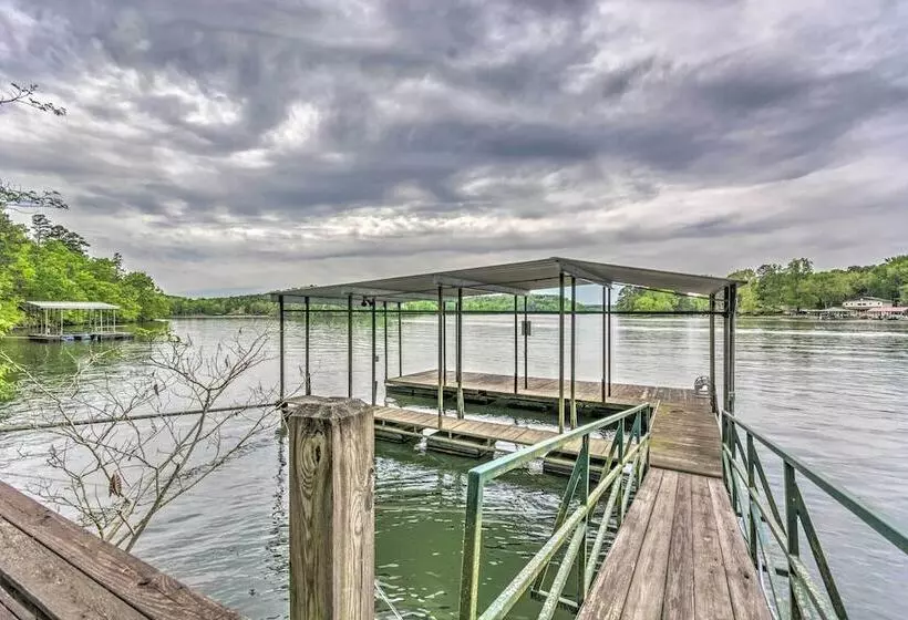 Private Dock & Slip: Lake Hamilton Hideaway!
