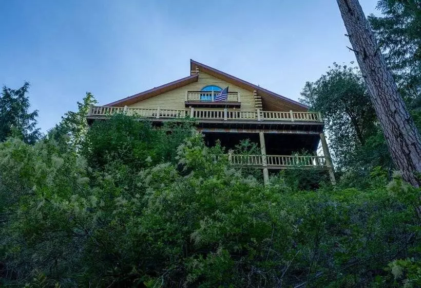 Log Cabin W/ Private Hot Tub On Wenatchee River!