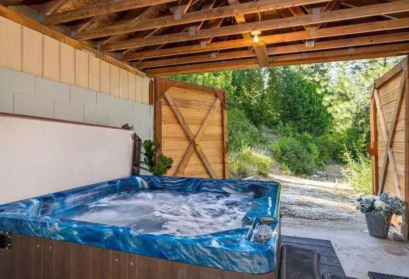 Log Cabin W/ Private Hot Tub On Wenatchee River!
