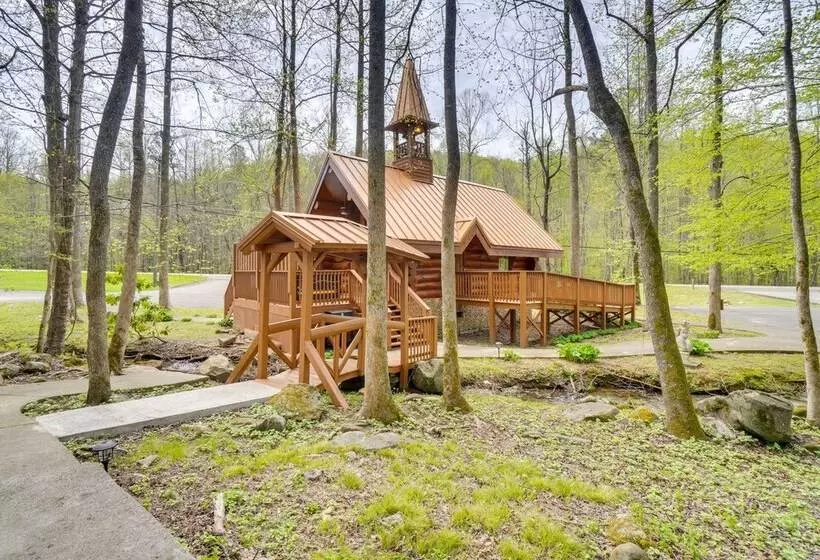 Lovely Gatlinburg Cabin W/ Private Hot Tub!