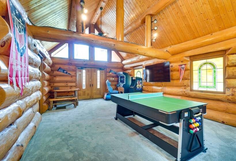 Lovely Gatlinburg Cabin W/ Private Hot Tub!