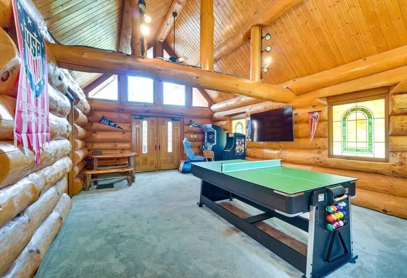 Lovely Gatlinburg Cabin W/ Private Hot Tub!