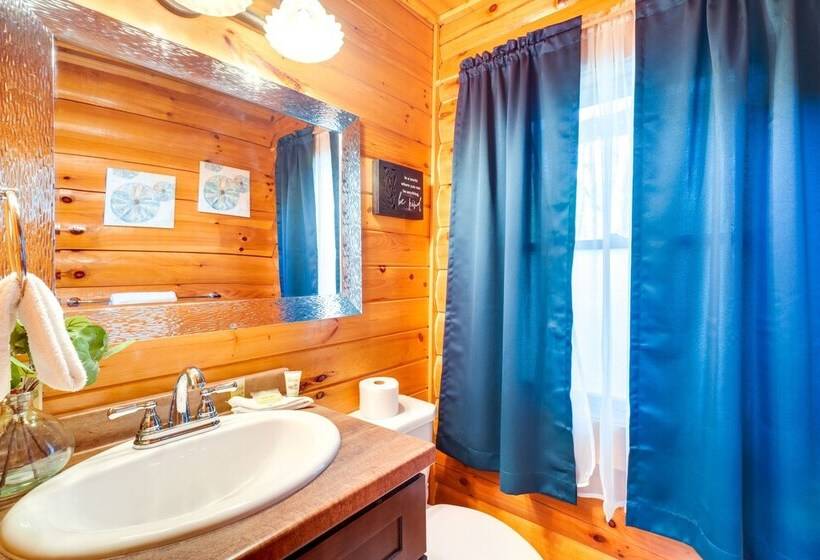 Lovely Gatlinburg Cabin W/ Private Hot Tub!