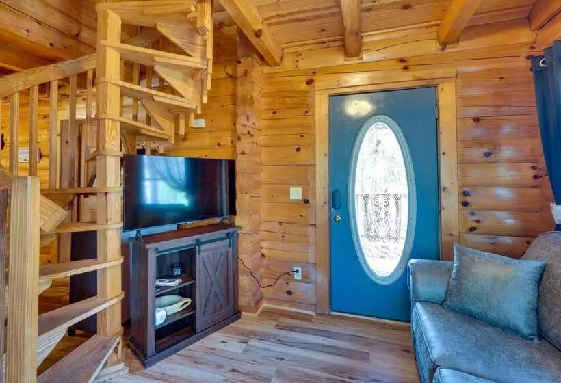 Lovely Gatlinburg Cabin W/ Private Hot Tub!