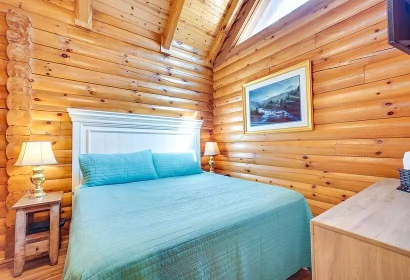 Lovely Gatlinburg Cabin W/ Private Hot Tub!