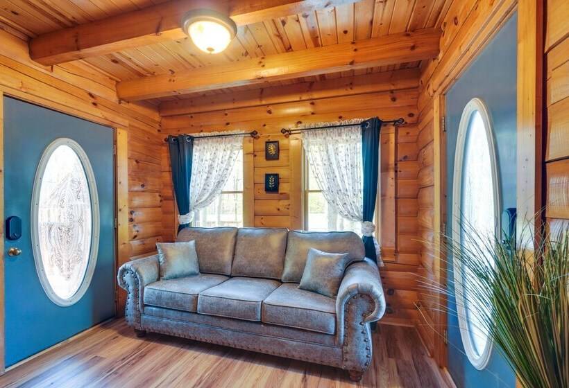 Lovely Gatlinburg Cabin W/ Private Hot Tub!