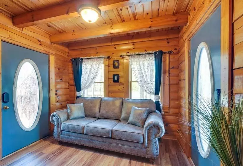 Lovely Gatlinburg Cabin W/ Private Hot Tub!