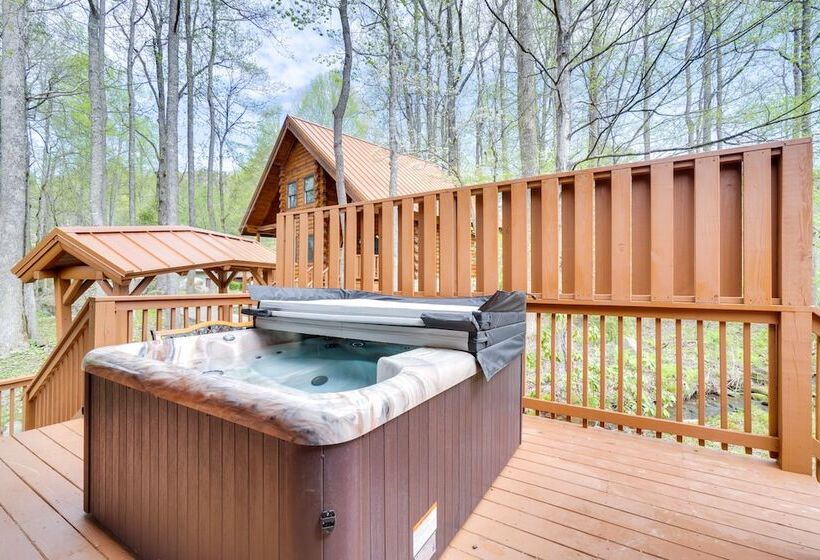 Lovely Gatlinburg Cabin W/ Private Hot Tub!