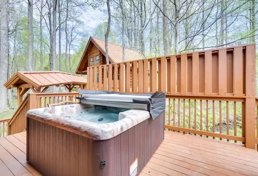 Lovely Gatlinburg Cabin W/ Private Hot Tub!