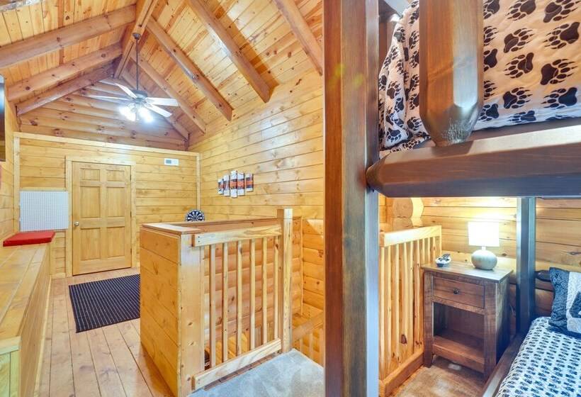 Lovely Gatlinburg Cabin W/ Private Hot Tub!