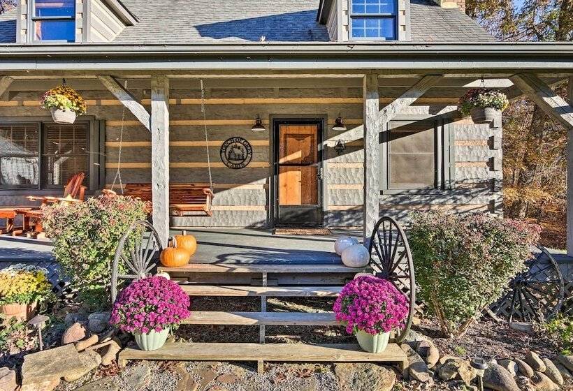 Luxe Dog Friendly Cabin W/ Hot Tub & Game Room