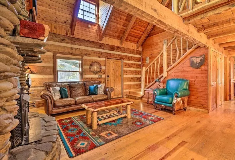 Luxe Dog Friendly Cabin W/ Hot Tub & Game Room
