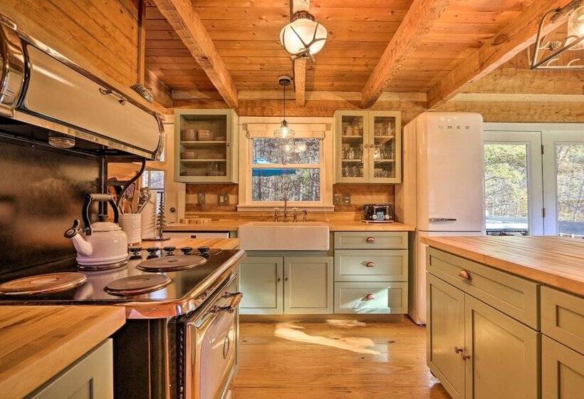 Luxe Dog Friendly Cabin W/ Hot Tub & Game Room