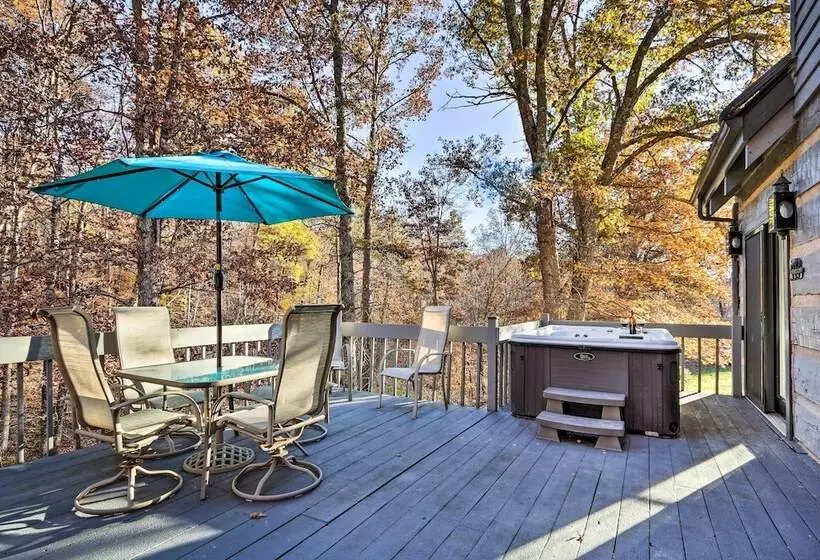 Luxe Dog Friendly Cabin W/ Hot Tub & Game Room