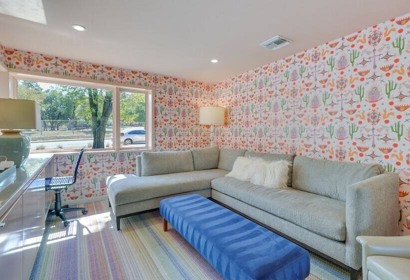 Modern Austin Home W/ Yard ~ 1 Mi From Acl!