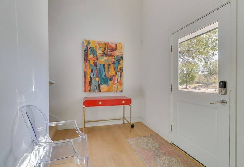 Modern Austin Home W/ Yard ~ 1 Mi From Acl!