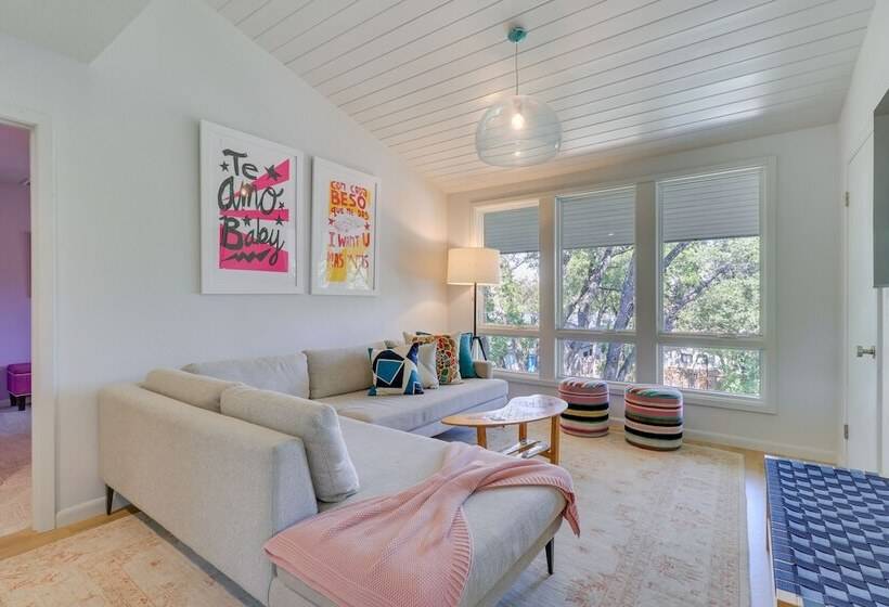 Modern Austin Home W/ Yard ~ 1 Mi From Acl!