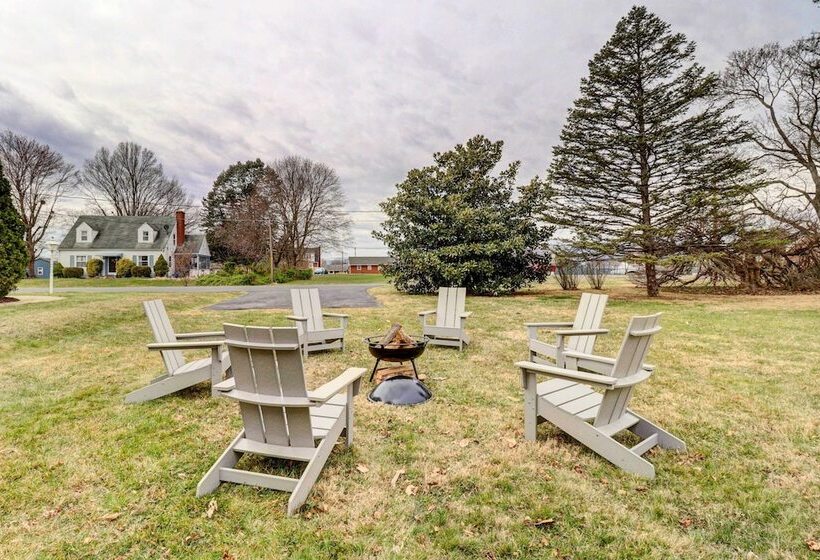 Modern Elkton Vacation Rental: Fire Pit & Grill!