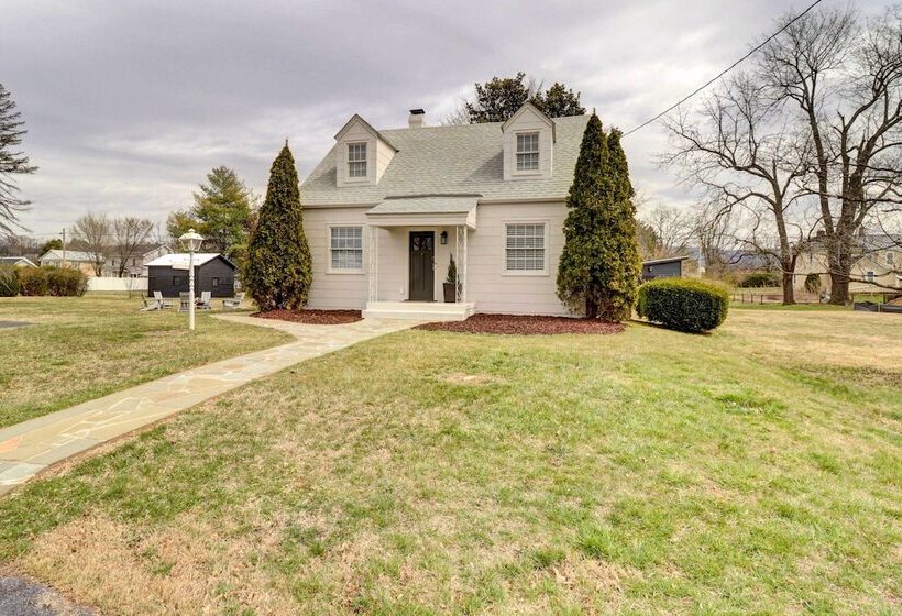 Modern Elkton Vacation Rental: Fire Pit & Grill!