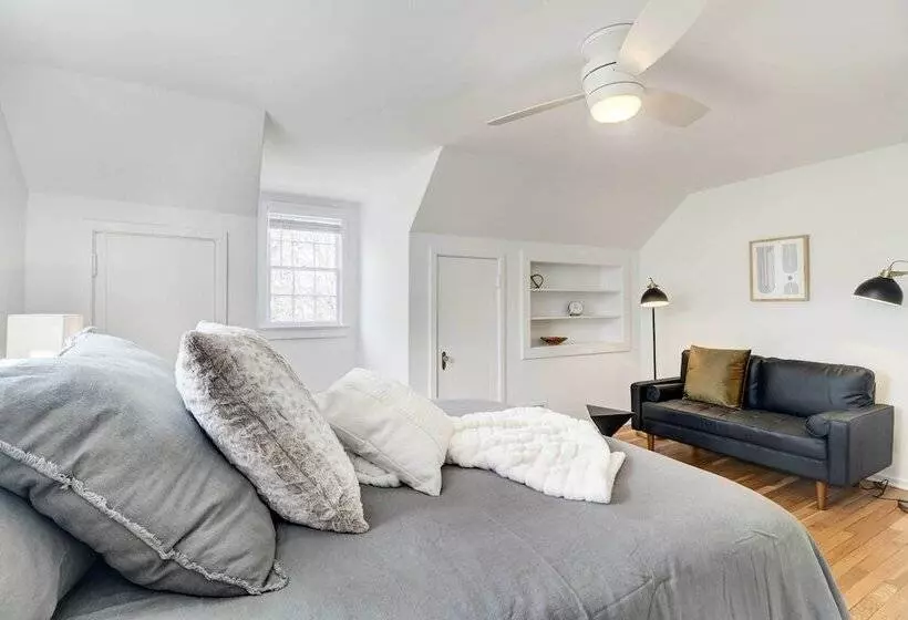 Modern Elkton Vacation Rental: Fire Pit & Grill!