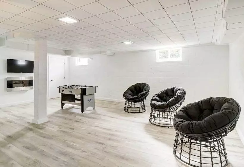 Modern Elkton Vacation Rental: Fire Pit & Grill!