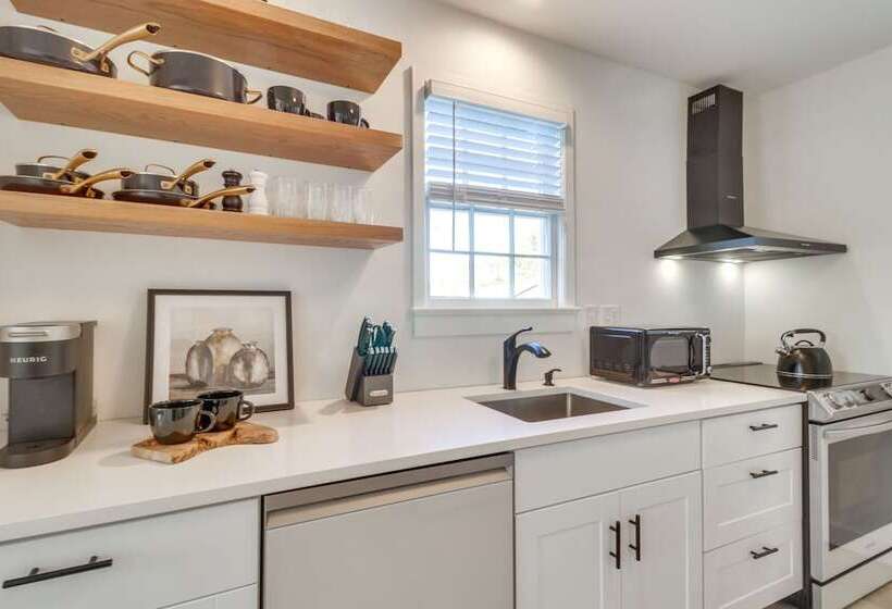 Modern Elkton Vacation Rental: Fire Pit & Grill!