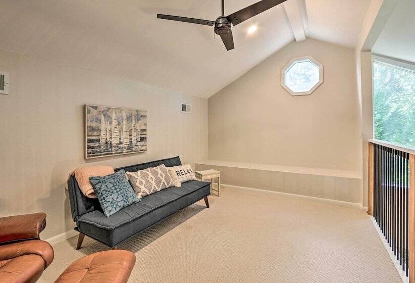 Charming Lakefront Retreat In Palmetto Dunes!