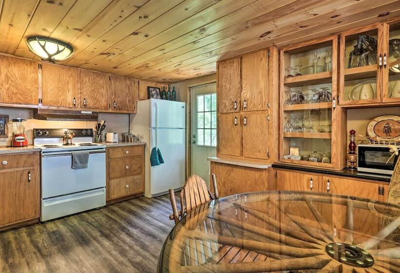 Mtn View Warne Cabin: Hot Tub, Wine Cabinet!