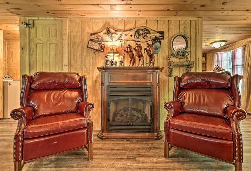 Mtn View Warne Cabin: Hot Tub, Wine Cabinet!