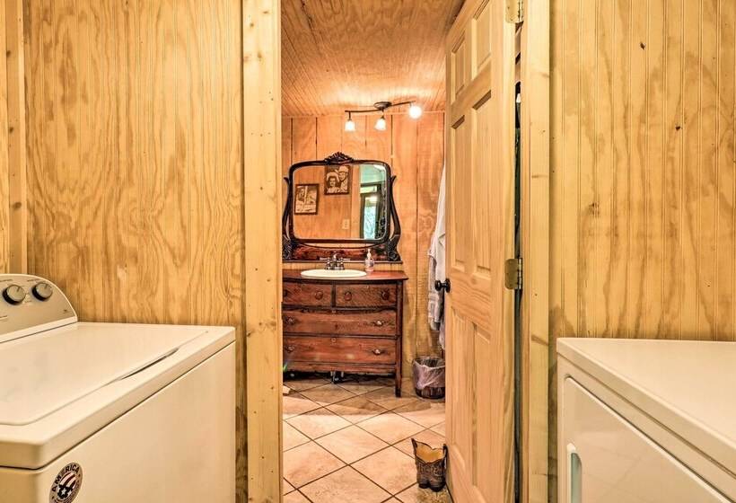 Mtn View Warne Cabin: Hot Tub, Wine Cabinet!