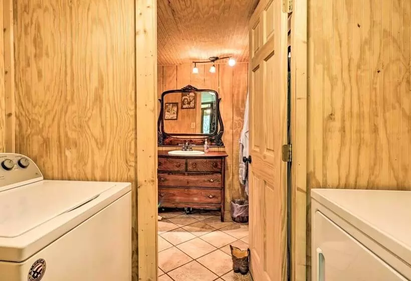 Mtn View Warne Cabin: Hot Tub, Wine Cabinet!