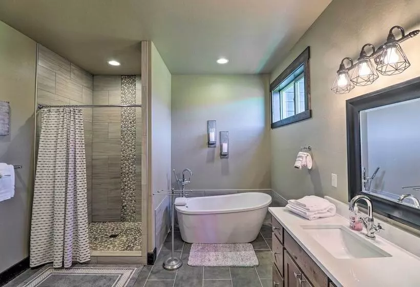 Newly Built Kalispell Home   28 Mi. To Glacier Np!