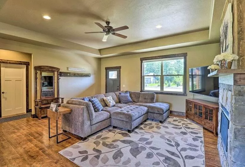 Newly Built Kalispell Home   28 Mi. To Glacier Np!