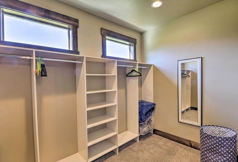 Newly Built Kalispell Home 28 Mi. To Glacier Np!