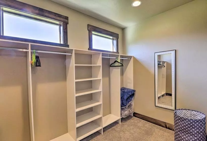 Newly Built Kalispell Home   28 Mi. To Glacier Np!