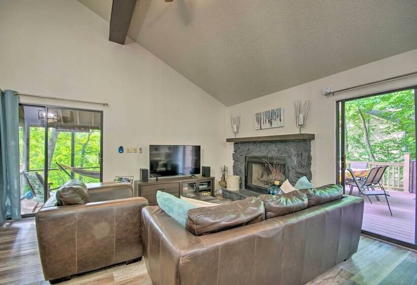 Osage Beach Home W/ Private Hot Tub: Near Lake!