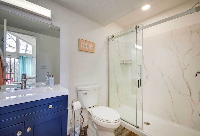 Osage Beach Home W/ Private Hot Tub: Near Lake!