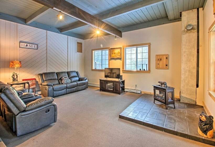 Inviting Countryside Home: 4 Mi To Long Lake!