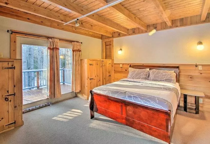 Inviting Countryside Home: 4 Mi To Long Lake!