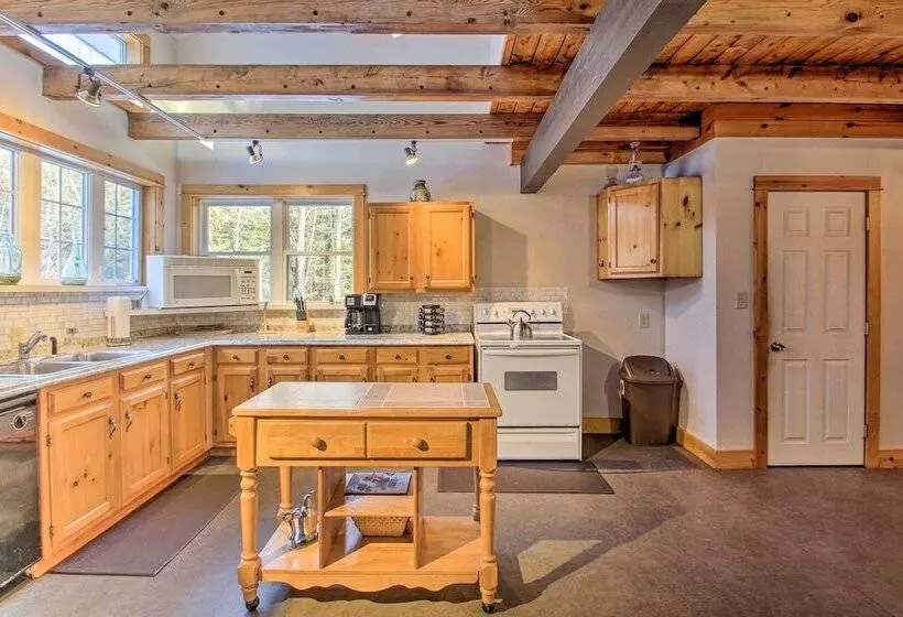 Inviting Countryside Home: 4 Mi To Long Lake!