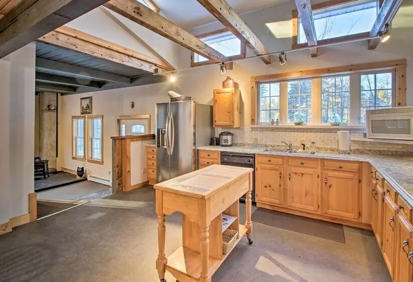 Inviting Countryside Home: 4 Mi To Long Lake!