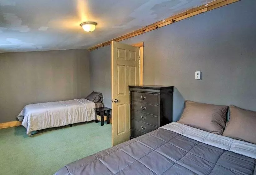 Inviting Countryside Home: 4 Mi To Long Lake!