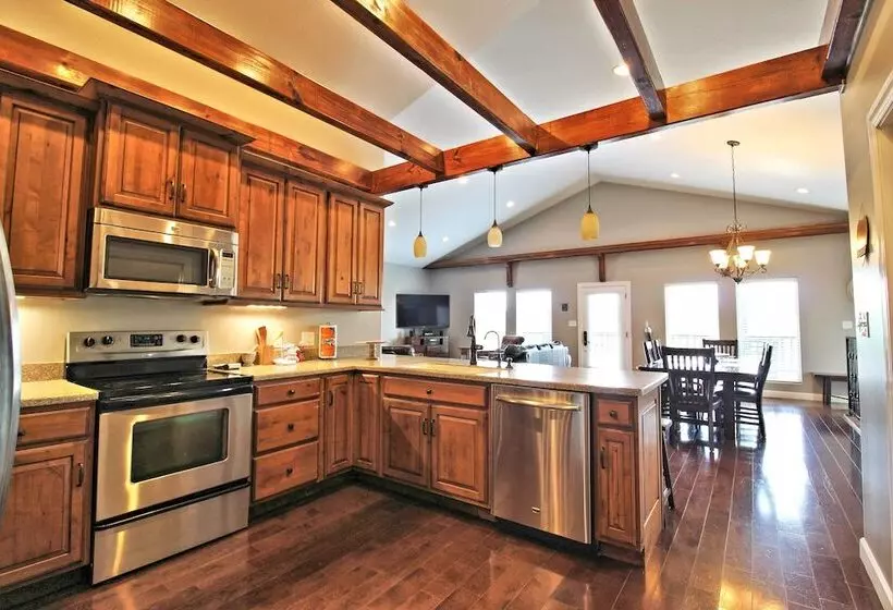 Pet Friendly Smoky Mountain Retreat W/ Game Room!