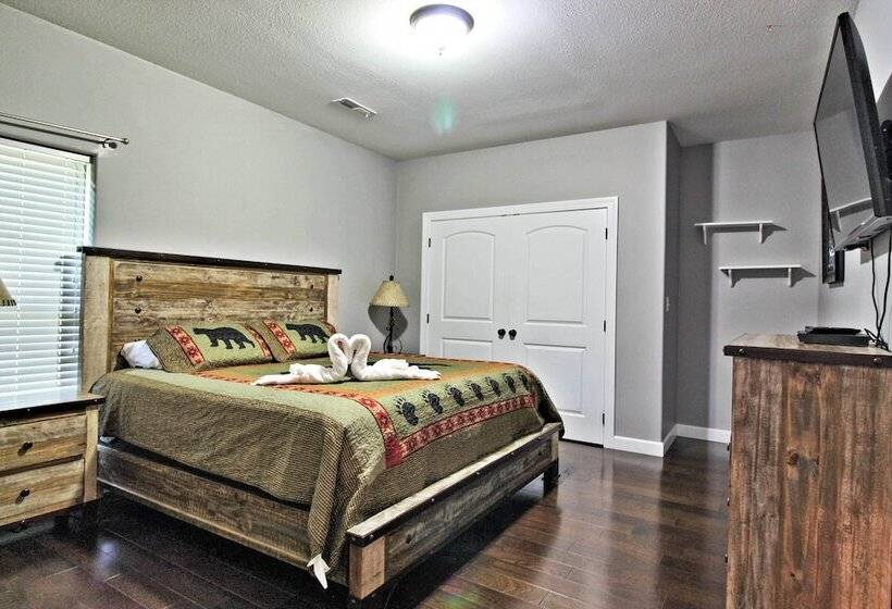 Pet Friendly Smoky Mountain Retreat W/ Game Room!